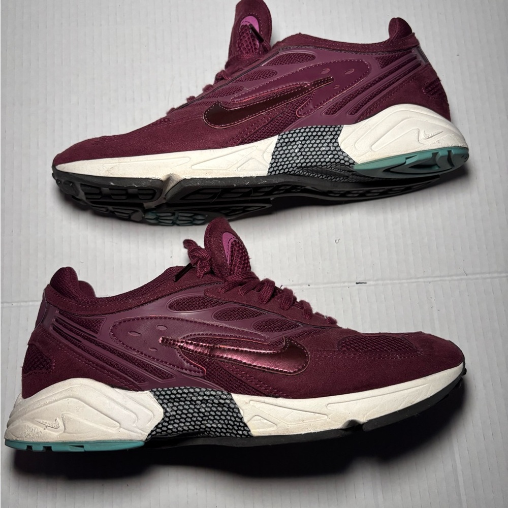 Nike Air Ghost Racer in the Bordeaux (Firebase Red / Sail)  AT5410‑600